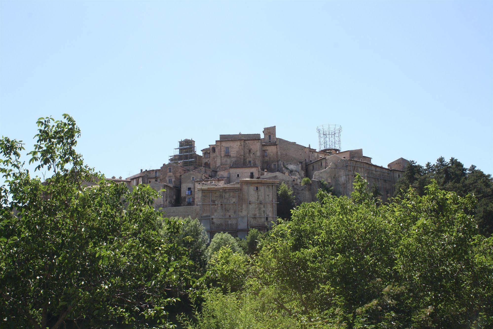 La Casa Su Le Dimore Del Borgo Santo Stefano Di Sessanio Bagian luar foto